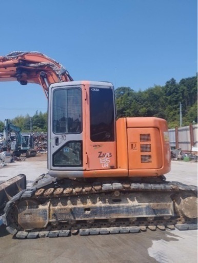 ZX135UR