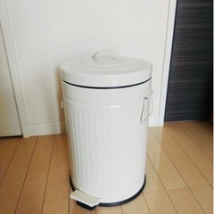 ニトリ　蓋付きゴミ箱
