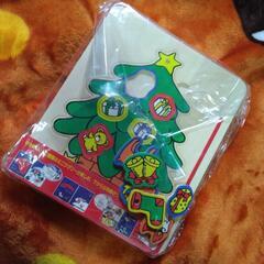 立体的なカットがお洒落な木の絵本の画像