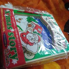 立体的なカットがお洒落な木の絵本の画像