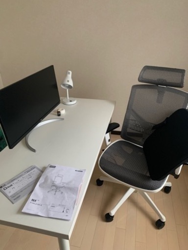 PC外部モニター、机、ワーキングチェア、ライト　セットで
