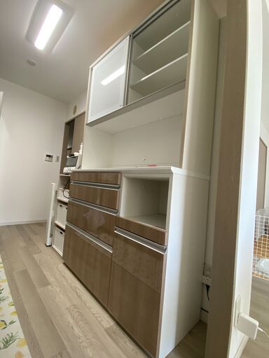 キッチンボード/食器棚/人気のエスエークラフト/定価15万円