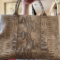 ワニ革？のバックです　値下げの画像