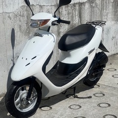 まだまだ問い合わせお待ちしております❣️大人気セール‼️安心のバッテリー新品✨️前後タイヤまだまだ山あり🗻嬉しいオイル満タン補充🈵2サイクルでメンテナンスが楽🛠パワフルで速い💨人気のホワイト🕊️ライブディオ✴の画像