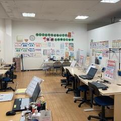 パソコン教室の運営スタッフの画像