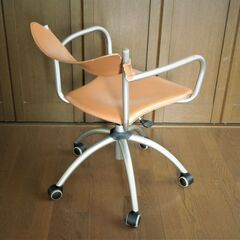 Calligaris カリガリス レザーチェア キャスター付　モダンデザインの画像
