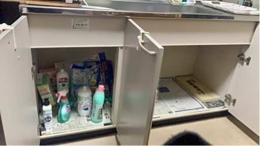 流し台　キッチン　ステンレスだと思います。　全体で255センチ