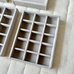 ダイソーアクセサリ仕切り5つセットの画像