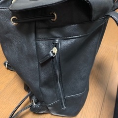レザー調リュックの画像