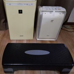空気清浄機、脱臭器、踏み台のセット  (通電確認済み)