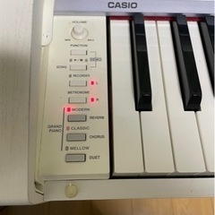 白いCASIO 電子ピアノ PX-735WE 88鍵 Privia 2011年製造 (椅子無し)の画像