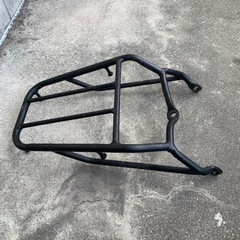 グラストラッカーの荷台取り引き中