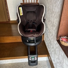 チャイルドカーシート　エールべべ