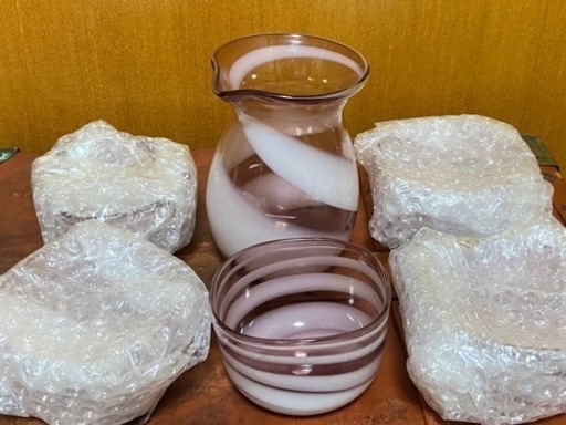 金赤ガラスと乳白ガラスのコンビの冷茶用湯呑み五客組とお茶さしセット