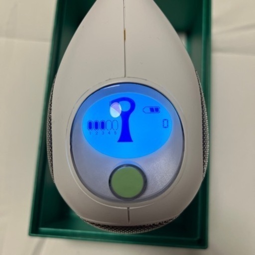 トリア・パーソナルレーザー脱毛器　4X(箱一部欠損、充電器アリ)