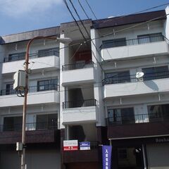 敷金礼金仲介手数料0円　街中物件　広々とした2LDKです。ガレージあり