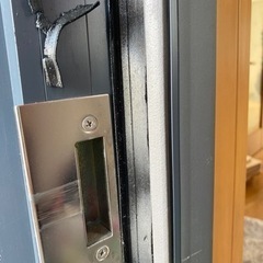 玄関ドア（松下電工）のゴムパッキンの張り替えできるかたの画像