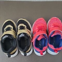 瞬足　18.0EEE　赤＆ゴールドの画像