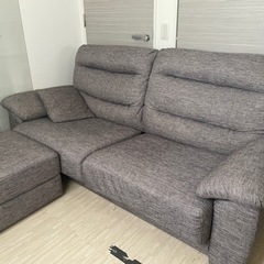 ニトリ　3人用布張りソファ　オットマン、クッション付き
