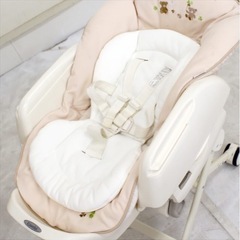 Combi ハイロースウィングラック テーブル付きの画像