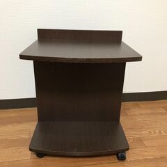 テーブル　一台　1,000円の画像