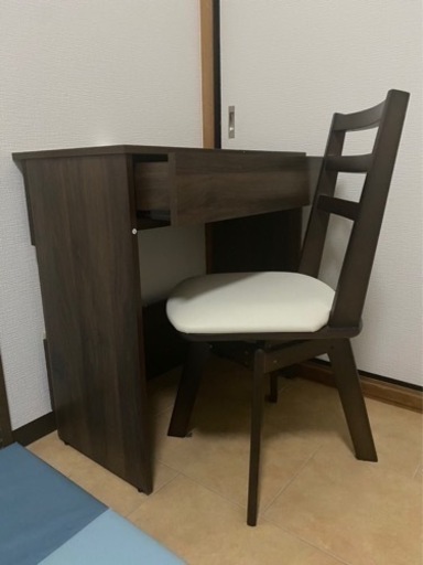 テーブルと椅子セット
