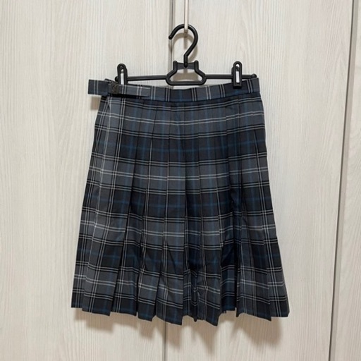  ブレザー・冬服スカート2枚・夏服スカート2枚