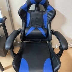 ゲーミングチェア　フットレスト付きの画像