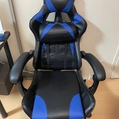 ゲーミングチェア　フットレスト付きの画像