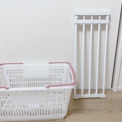買い物かご、突っ張り棚