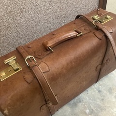 レトロ　古いトランク　小泉トランク　午後の紅茶ノベルティ　アンティーク　本革トランク　昭和ノベルティ　旅行鞄　本革鞄の画像