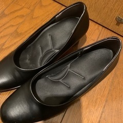 黒のパンプス25.5