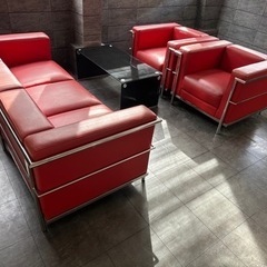 赤色の応接セット