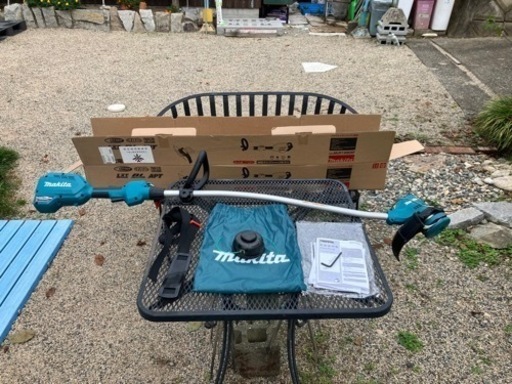 ｍakita充電式草刈機　MUR189D ナイロンコードカッター付き(充電機とバッテリー無し)
