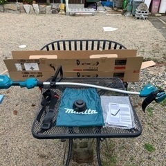 ｍakita充電式草刈機　MUR189D          ナイロンコードカッター付き(充電機とバッテリー無し)
