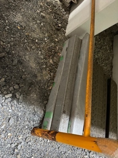 車止め4本と、uバリカーのセット　駐車場　パーキング