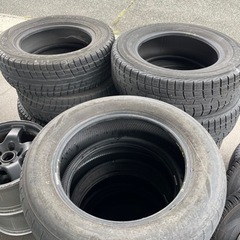 無料　タイヤ　スタッドレス❷夏タイヤ1️⃣ 計3セットあります。