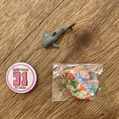 ＊中古＊缶バッチ？と、ジンベエザメフィギュア