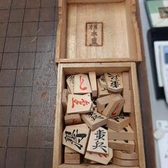 ★新入荷 将棋盤 将棋駒 将棋 木製 脚付 へそあり お店までご来店をお待ちしております！の画像