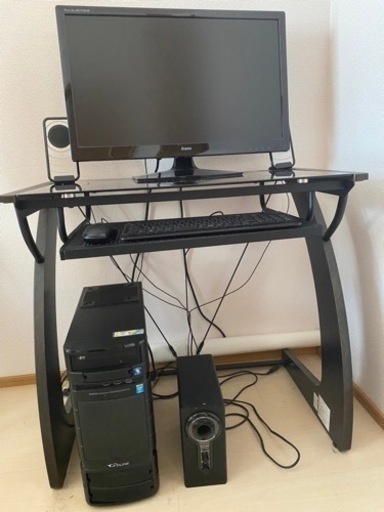 モニター、デスクトップ（PC本体）、キーボード、マウス、パソコン台、スピーカー