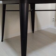 正方形ダイニングテーブルの画像
