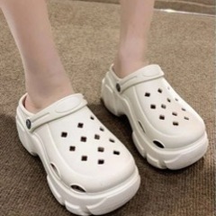 SHEIN クロックス風の画像