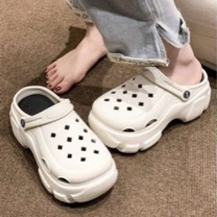 SHEIN クロックス風の画像