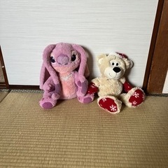 スティッチと熊のぬいぐるみ