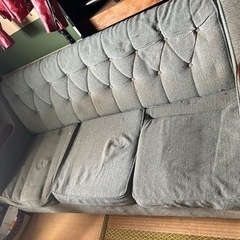 ソファー　古いためタダで譲ります。　3点です。