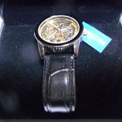 未使用のスケルトンの時計の画像