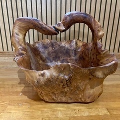 民藝　銘品　銘木　玉杢（たまもく）で造られたカゴのような木製品　果物とか入れたら良いのではと笑の画像