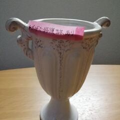 いろいろな花器( 陶器·ガラスほか )の画像