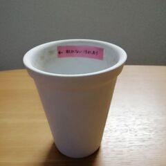 いろいろな花器( 陶器·ガラスほか )の画像