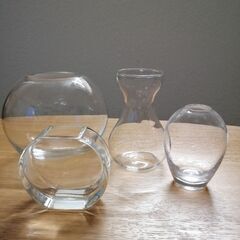 いろいろな花器( 陶器·ガラスほか )の画像